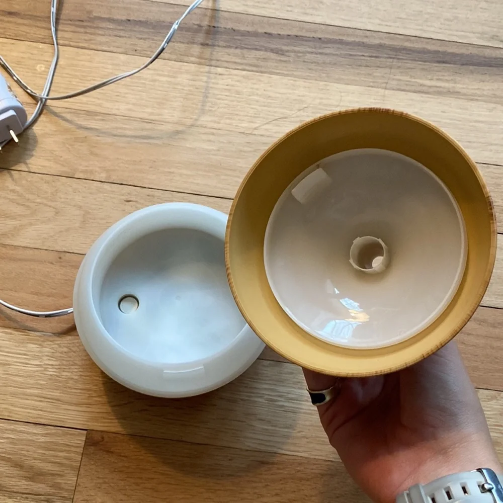 Essential oil diffuser or mini humidifier water diffuser